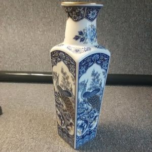 Royal peacock vase